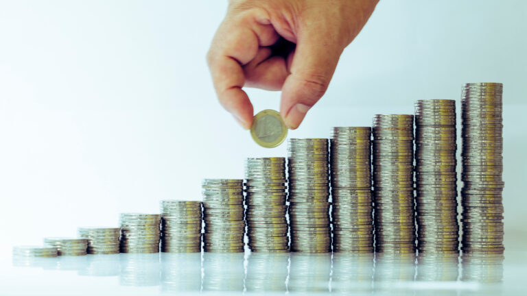 Professional financial investment plan create big growth of return of investment (ROI), Long term money saving for happy retirement concept